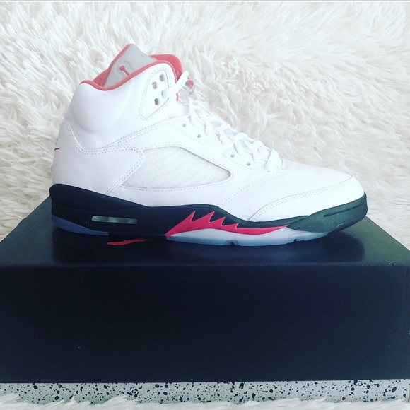‼️SOLD‼️NIKE AIR JORDAN 5 FIRE RED SNEAKERS - Picture 3 of 8